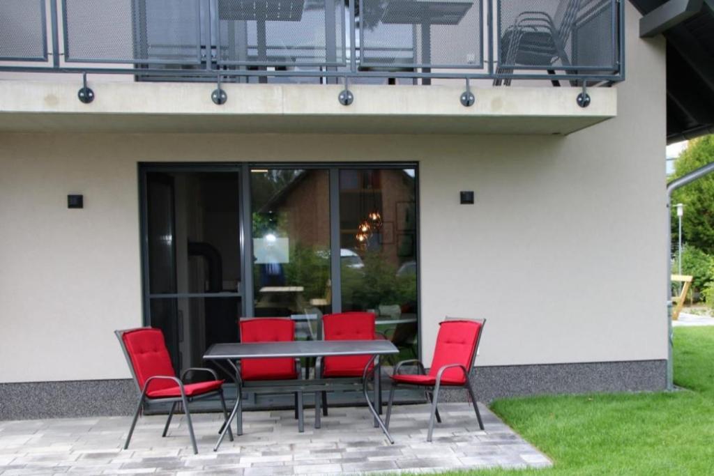 U15 Eg - Charmante Ferienwohnung Am See Mit Kamin, Terrasse Und Wlan In Robel An Der Muritz Extérieur photo